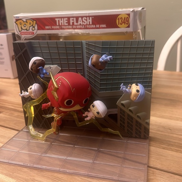FUNKO POP ⭐️The Flash 1349 - Picture 3 of 3